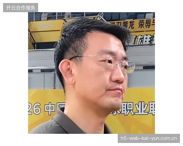 王博教练强调团队传导球，广厦队用流畅进攻配合击溃依赖球星单打的山西队